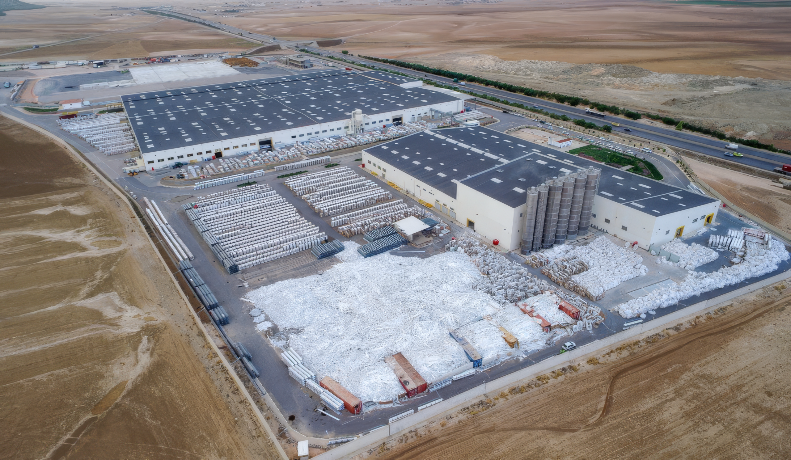Vue aérienne d'un site industriel photographiée par Atyaf